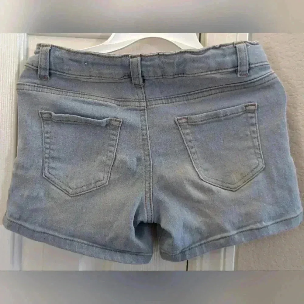 Kids Ponytail size 8 adjustable waist button and zipper closure shorts. 3/$15